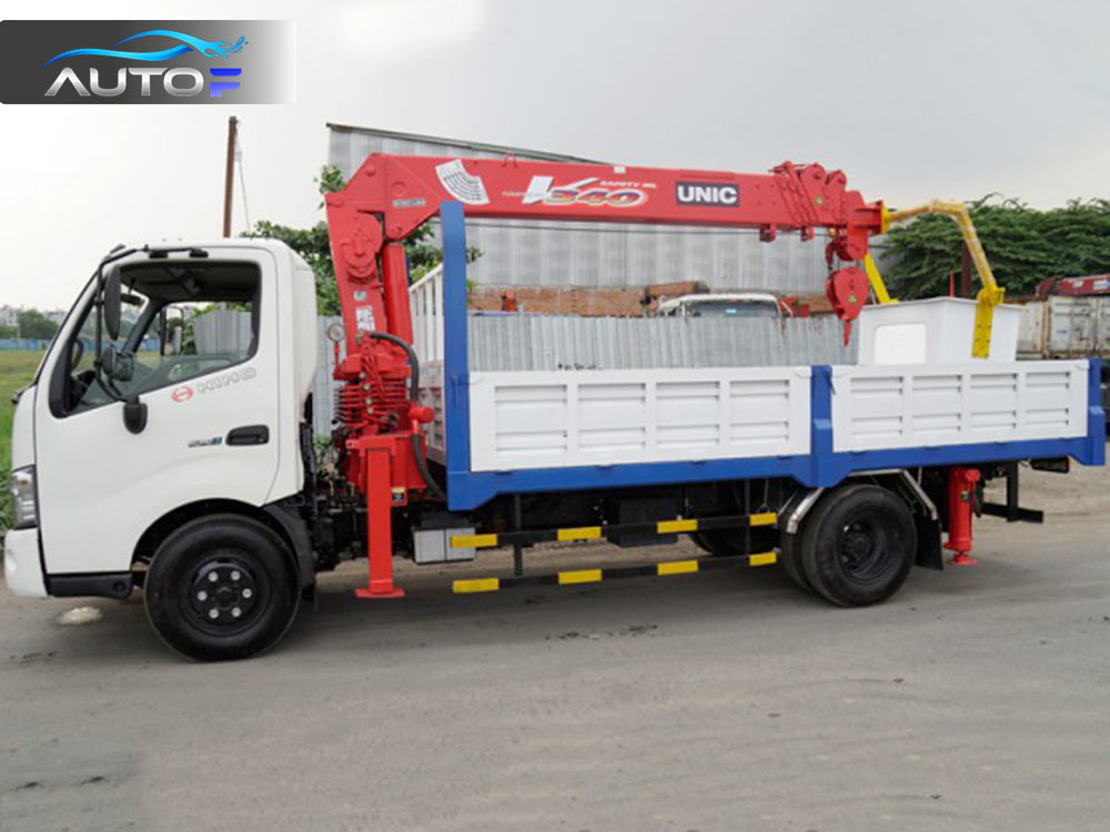 Giá xe tải gắn cẩu Hino 3 tấn mới nhất tại AutoF